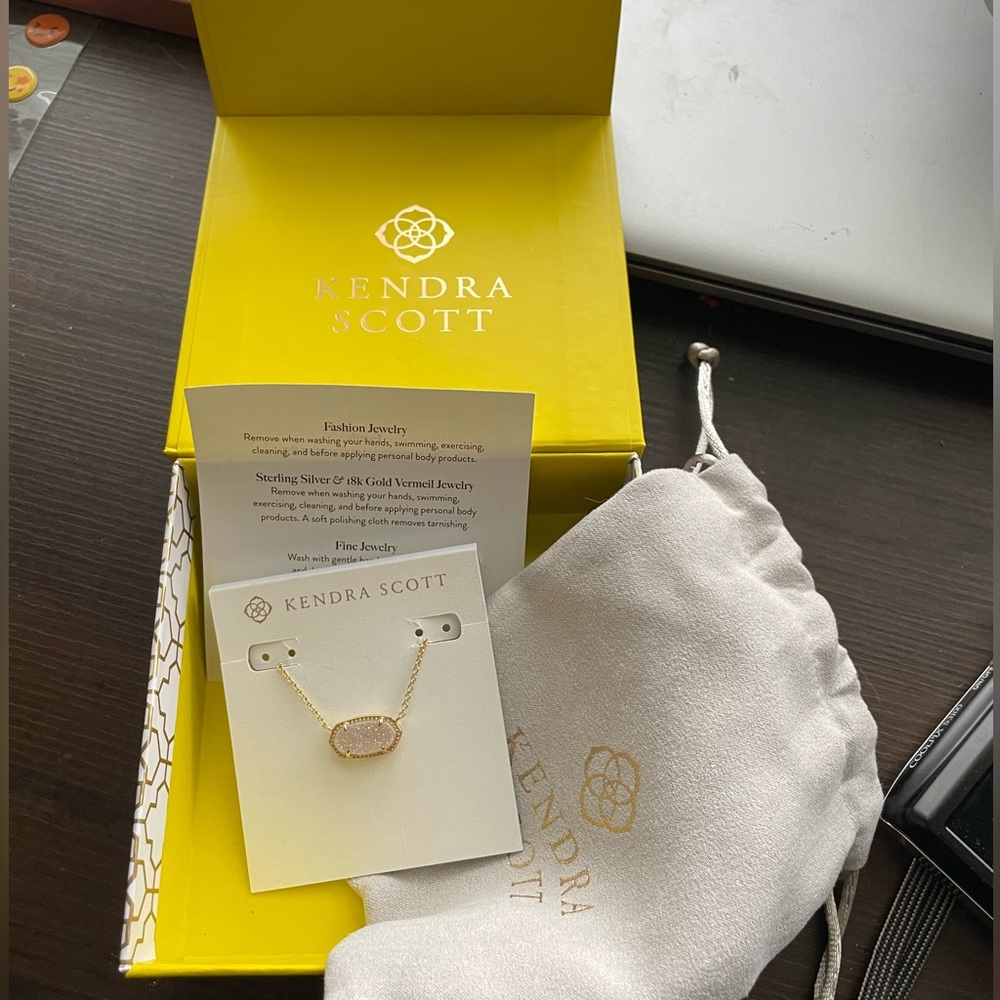 Kendra Scott Elisa Gold Pendant Necklace in Iridescent Drusy
